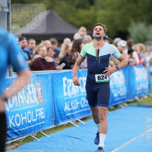 30.08.2026 - Elbe Triathlon Hamburg LAZAROV Photography http://msf.ph/oto/10027543 30.08.2026 11:09:40 Ziel 539, 569, 624, 1164 meine-sportfotos.de