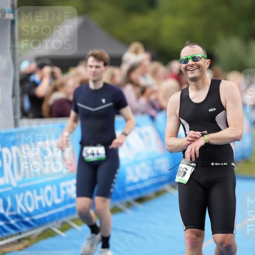 30.08.2026 - Elbe Triathlon Hamburg LAZAROV Photography http://msf.ph/oto/10027575 30.08.2026 11:10:53 Ziel 437, 541, 566, 666 meine-sportfotos.de
