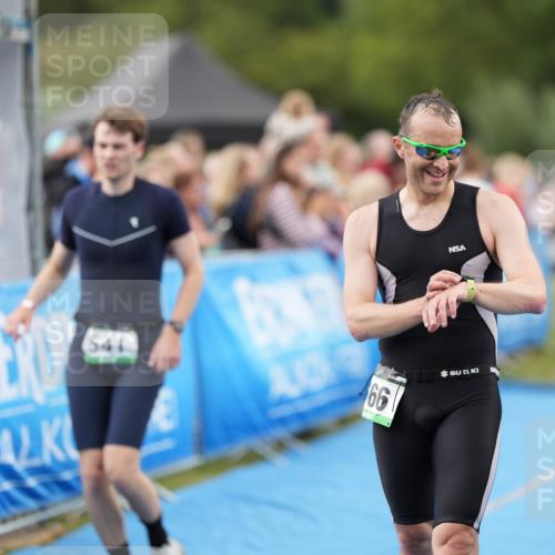 30.08.2026 - Elbe Triathlon Hamburg LAZAROV Photography http://msf.ph/oto/10027576 30.08.2026 11:10:53 Ziel 437, 541, 566, 666 meine-sportfotos.de