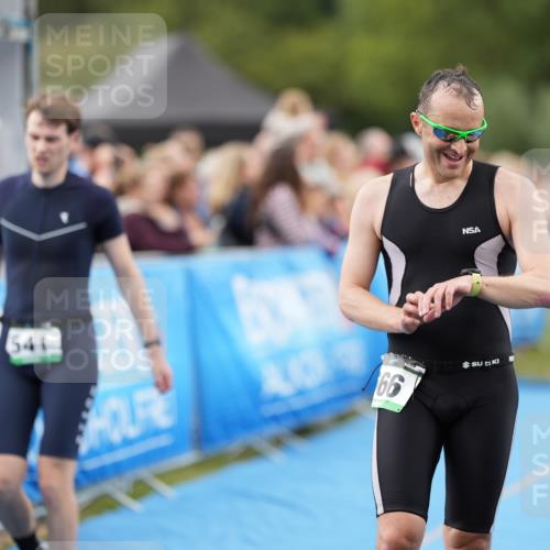 30.08.2026 - Elbe Triathlon Hamburg LAZAROV Photography http://msf.ph/oto/10027577 30.08.2026 11:10:54 Ziel 437, 541, 566, 666 meine-sportfotos.de
