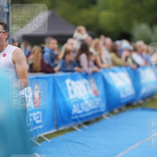 30.08.2026 - Elbe Triathlon Hamburg LAZAROV Photography http://msf.ph/oto/10027592 30.08.2026 11:11:44 Ziel 700 meine-sportfotos.de