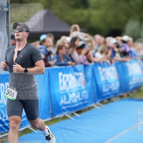 30.08.2026 - Elbe Triathlon Hamburg LAZAROV Photography http://msf.ph/oto/10027597 30.08.2026 11:12:03 Ziel 521, 558 meine-sportfotos.de