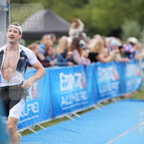 30.08.2026 - Elbe Triathlon Hamburg LAZAROV Photography http://msf.ph/oto/10027601 30.08.2026 11:12:09 Ziel 521, 769 meine-sportfotos.de
