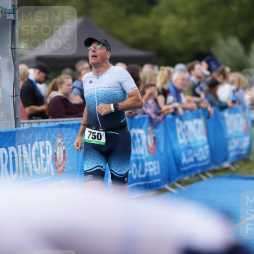 30.08.2026 - Elbe Triathlon Hamburg LAZAROV Photography http://msf.ph/oto/10027649 30.08.2026 11:13:22 Ziel 611, 750 meine-sportfotos.de