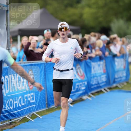 30.08.2026 - Elbe Triathlon Hamburg LAZAROV Photography http://msf.ph/oto/10027719 30.08.2026 11:15:45 Ziel 639, 650, 994, 1047, 1056, 1057, 1204 meine-sportfotos.de