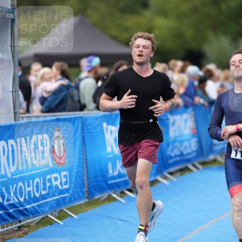30.08.2026 - Elbe Triathlon Hamburg LAZAROV Photography http://msf.ph/oto/10027731 30.08.2026 11:16:22 Ziel 537, 623, 1120, 1140 meine-sportfotos.de