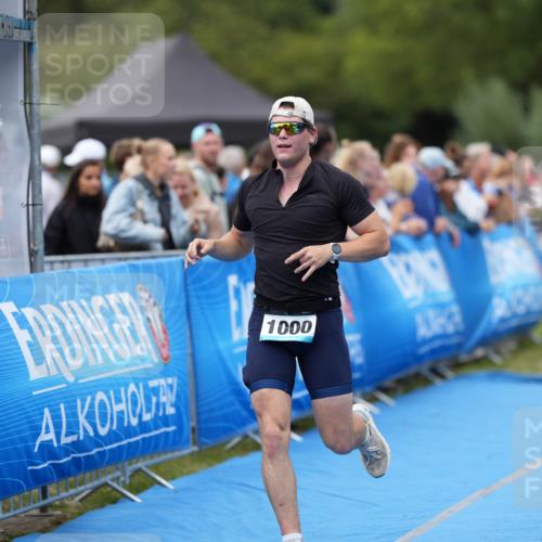 30.08.2026 - Elbe Triathlon Hamburg LAZAROV Photography http://msf.ph/oto/10027737 30.08.2026 11:16:34 Ziel 1000 meine-sportfotos.de