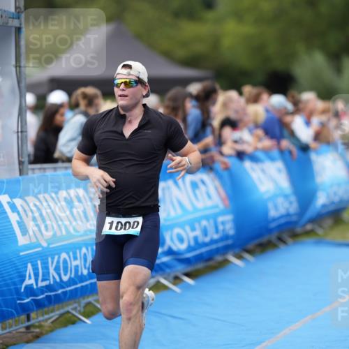 30.08.2026 - Elbe Triathlon Hamburg LAZAROV Photography http://msf.ph/oto/10027738 30.08.2026 11:16:35 Ziel 1000 meine-sportfotos.de