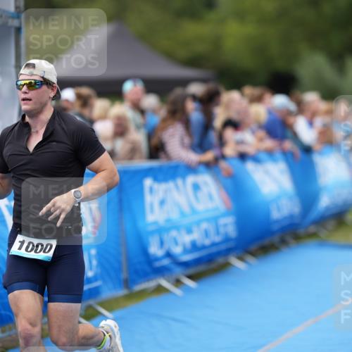 30.08.2026 - Elbe Triathlon Hamburg LAZAROV Photography http://msf.ph/oto/10027739 30.08.2026 11:16:35 Ziel 1000 meine-sportfotos.de