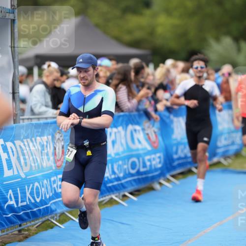 30.08.2026 - Elbe Triathlon Hamburg LAZAROV Photography http://msf.ph/oto/10027749 30.08.2026 11:17:06 Ziel 451, 526, 631, 1004, 1028 meine-sportfotos.de