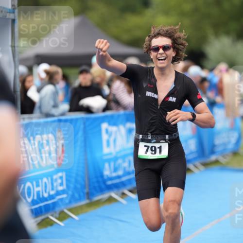 30.08.2026 - Elbe Triathlon Hamburg LAZAROV Photography http://msf.ph/oto/10027759 30.08.2026 11:17:18 Ziel 791 meine-sportfotos.de