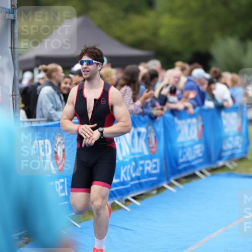 30.08.2026 - Elbe Triathlon Hamburg LAZAROV Photography http://msf.ph/oto/10027776 30.08.2026 11:18:06 Ziel 984, 1084 meine-sportfotos.de