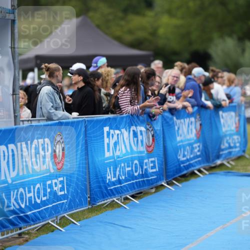 30.08.2026 - Elbe Triathlon Hamburg LAZAROV Photography http://msf.ph/oto/10027778 30.08.2026 11:18:07 Ziel 984, 1084 meine-sportfotos.de