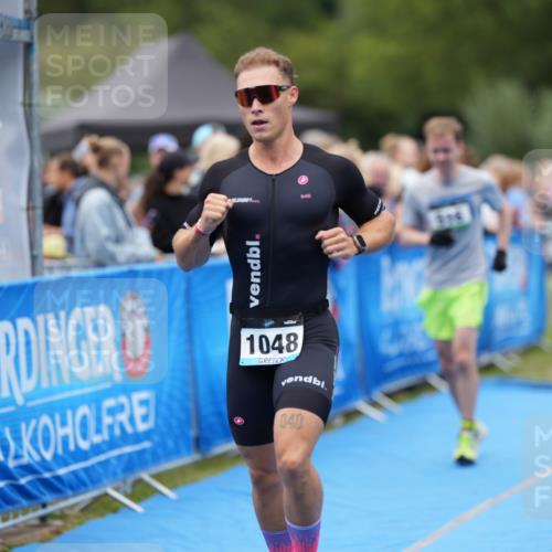 30.08.2026 - Elbe Triathlon Hamburg LAZAROV Photography http://msf.ph/oto/10027792 30.08.2026 11:18:36 Ziel 516, 1048, 1076 meine-sportfotos.de