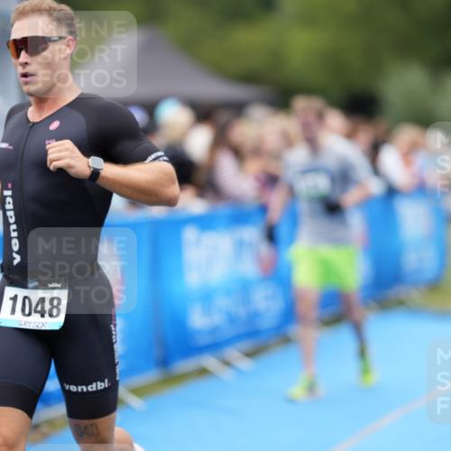 30.08.2026 - Elbe Triathlon Hamburg LAZAROV Photography http://msf.ph/oto/10027793 30.08.2026 11:18:37 Ziel 516, 1048, 1076 meine-sportfotos.de