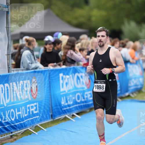 30.08.2026 - Elbe Triathlon Hamburg LAZAROV Photography http://msf.ph/oto/10027806 30.08.2026 11:19:07 Ziel 1049, 1083, 1898 meine-sportfotos.de
