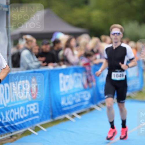 30.08.2026 - Elbe Triathlon Hamburg LAZAROV Photography http://msf.ph/oto/10027811 30.08.2026 11:19:13 Ziel 1049, 1083 meine-sportfotos.de
