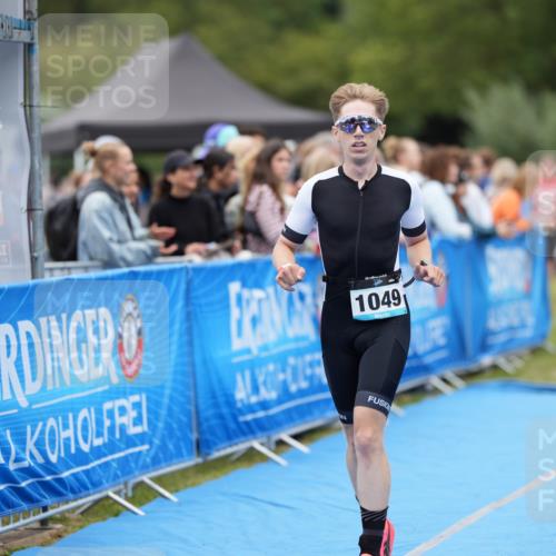 30.08.2026 - Elbe Triathlon Hamburg LAZAROV Photography http://msf.ph/oto/10027812 30.08.2026 11:19:13 Ziel 1049, 1083 meine-sportfotos.de