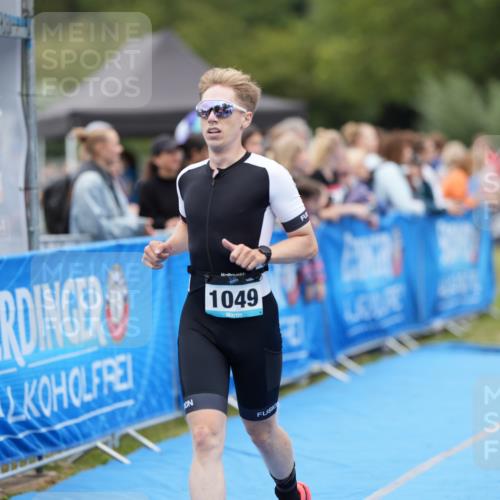 30.08.2026 - Elbe Triathlon Hamburg LAZAROV Photography http://msf.ph/oto/10027813 30.08.2026 11:19:14 Ziel 1044, 1049, 1083 meine-sportfotos.de
