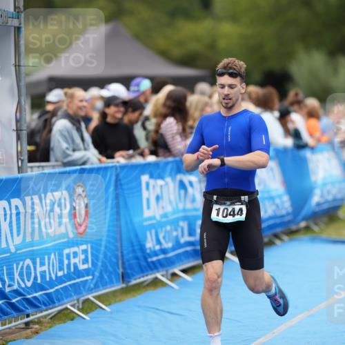 30.08.2026 - Elbe Triathlon Hamburg LAZAROV Photography http://msf.ph/oto/10027814 30.08.2026 11:19:22 Ziel 995, 1044 meine-sportfotos.de