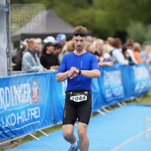 30.08.2026 - Elbe Triathlon Hamburg LAZAROV Photography http://msf.ph/oto/10027815 30.08.2026 11:19:23 Ziel 995, 1044 meine-sportfotos.de