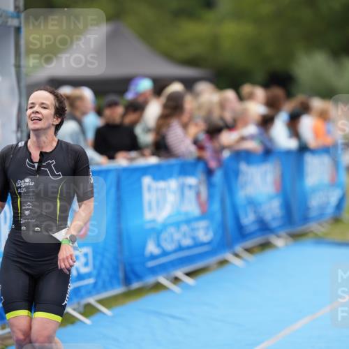 30.08.2026 - Elbe Triathlon Hamburg LAZAROV Photography http://msf.ph/oto/10027821 30.08.2026 11:19:36 Ziel 950, 1091, 1108, 1111 meine-sportfotos.de