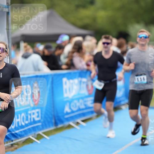 30.08.2026 - Elbe Triathlon Hamburg LAZAROV Photography http://msf.ph/oto/10027824 30.08.2026 11:19:40 Ziel 1091, 1108, 1111 meine-sportfotos.de