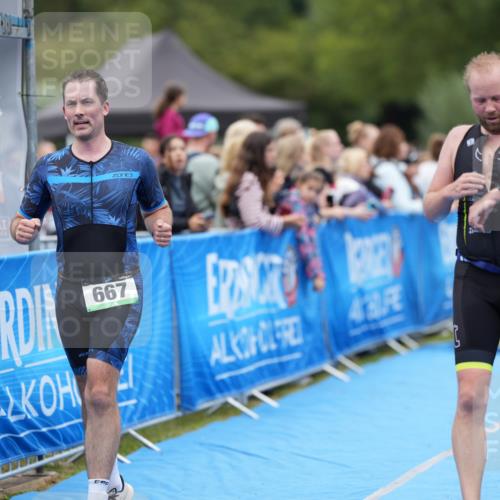 30.08.2026 - Elbe Triathlon Hamburg LAZAROV Photography http://msf.ph/oto/10027832 30.08.2026 11:19:50 Ziel 667, 704 meine-sportfotos.de