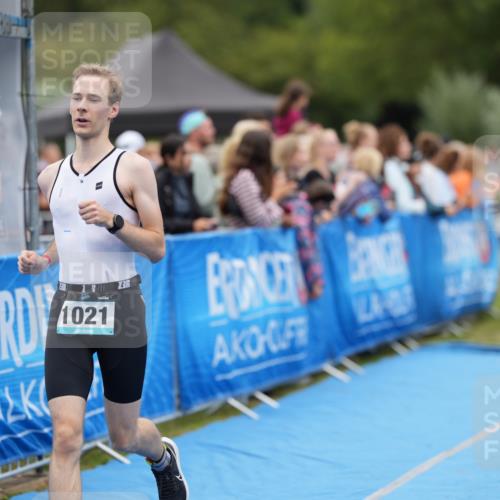 30.08.2026 - Elbe Triathlon Hamburg LAZAROV Photography http://msf.ph/oto/10027835 30.08.2026 11:19:58 Ziel 572, 725, 1071 meine-sportfotos.de