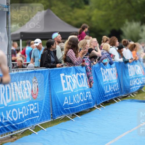 30.08.2026 - Elbe Triathlon Hamburg LAZAROV Photography http://msf.ph/oto/10027836 30.08.2026 11:19:58 Ziel 572, 725, 1071 meine-sportfotos.de