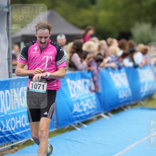 30.08.2026 - Elbe Triathlon Hamburg LAZAROV Photography http://msf.ph/oto/10027838 30.08.2026 11:20:01 Ziel 572, 725, 1071 meine-sportfotos.de