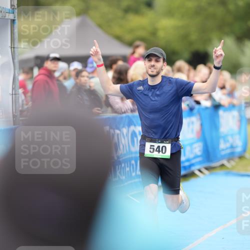 30.08.2026 - Elbe Triathlon Hamburg LAZAROV Photography http://msf.ph/oto/10027895 30.08.2026 11:21:41 Ziel 283, 400, 540 meine-sportfotos.de