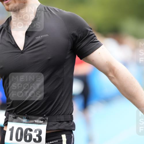 30.08.2026 - Elbe Triathlon Hamburg LAZAROV Photography http://msf.ph/oto/10027925 30.08.2026 11:22:36 Ziel 853, 1069, 1102 meine-sportfotos.de