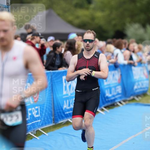 30.08.2026 - Elbe Triathlon Hamburg LAZAROV Photography http://msf.ph/oto/10027954 30.08.2026 11:23:39 Ziel 1015, 1232 meine-sportfotos.de