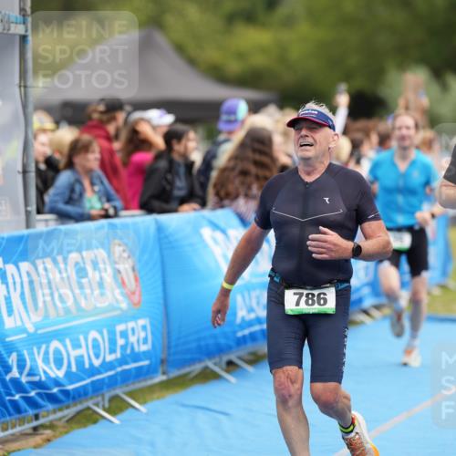 30.08.2026 - Elbe Triathlon Hamburg LAZAROV Photography http://msf.ph/oto/10028007 30.08.2026 11:25:01 Ziel 605, 712, 736, 786, 1208 meine-sportfotos.de