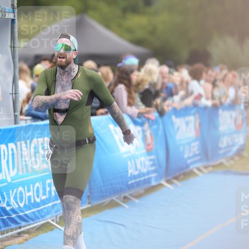 30.08.2026 - Elbe Triathlon Hamburg LAZAROV Photography http://msf.ph/oto/10028025 30.08.2026 11:25:45 Ziel 556, 576, 948, 1144, 1896 meine-sportfotos.de