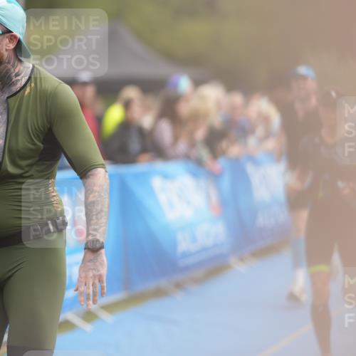30.08.2026 - Elbe Triathlon Hamburg LAZAROV Photography http://msf.ph/oto/10028026 30.08.2026 11:25:49 Ziel 556, 576, 948 meine-sportfotos.de