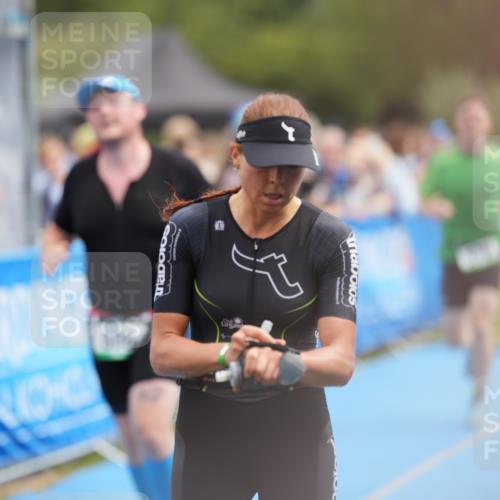 30.08.2026 - Elbe Triathlon Hamburg LAZAROV Photography http://msf.ph/oto/10028030 30.08.2026 11:25:51 Ziel 556, 576, 948 meine-sportfotos.de