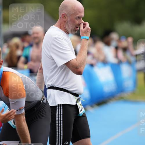 30.08.2026 - Elbe Triathlon Hamburg LAZAROV Photography http://msf.ph/oto/10028042 30.08.2026 11:26:22 Ziel 1079, 1198, 1217 meine-sportfotos.de