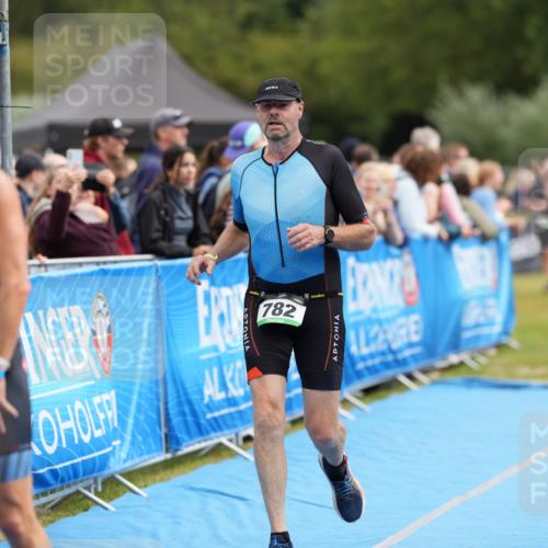 30.08.2026 - Elbe Triathlon Hamburg LAZAROV Photography http://msf.ph/oto/10028054 30.08.2026 11:26:37 Ziel 457, 782, 1249 meine-sportfotos.de