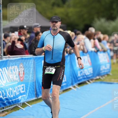 30.08.2026 - Elbe Triathlon Hamburg LAZAROV Photography http://msf.ph/oto/10028055 30.08.2026 11:26:38 Ziel 457, 782, 1249 meine-sportfotos.de