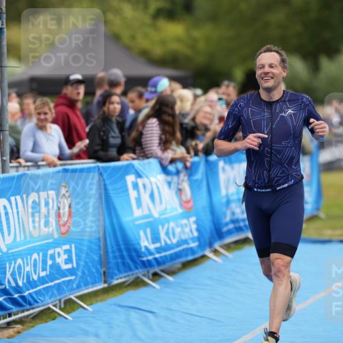 30.08.2026 - Elbe Triathlon Hamburg LAZAROV Photography http://msf.ph/oto/10028059 30.08.2026 11:26:56 Ziel 702, 1203, 1275 meine-sportfotos.de