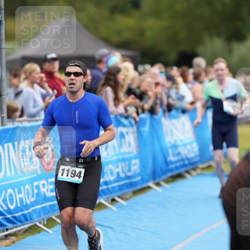 30.08.2026 - Elbe Triathlon Hamburg LAZAROV Photography http://msf.ph/oto/10028072 30.08.2026 11:27:07 Ziel 1110, 1172, 1194 meine-sportfotos.de