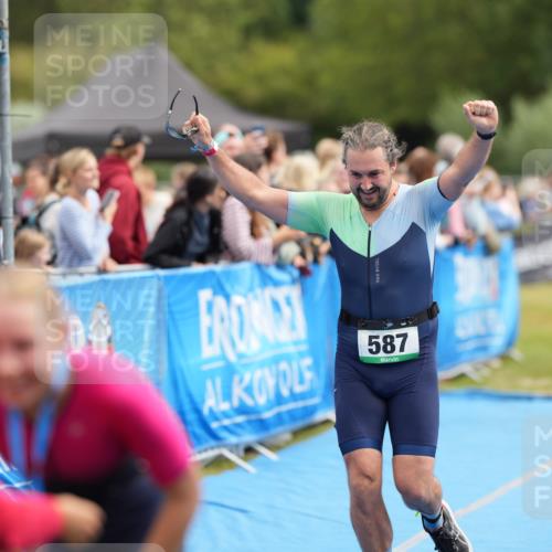 30.08.2026 - Elbe Triathlon Hamburg LAZAROV Photography http://msf.ph/oto/10028097 30.08.2026 11:28:00 Ziel 587, 754, 1065, 1068, 1103 meine-sportfotos.de