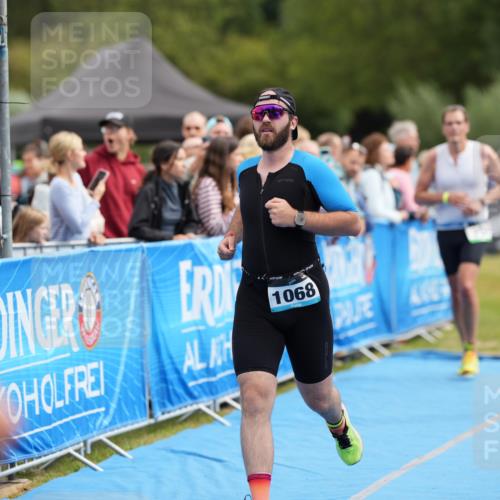 30.08.2026 - Elbe Triathlon Hamburg LAZAROV Photography http://msf.ph/oto/10028099 30.08.2026 11:28:02 Ziel 587, 754, 1065, 1068, 1103 meine-sportfotos.de