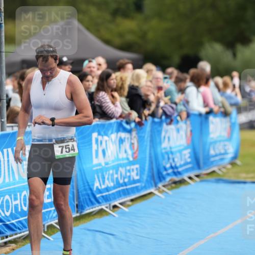 30.08.2026 - Elbe Triathlon Hamburg LAZAROV Photography http://msf.ph/oto/10028105 30.08.2026 11:28:06 Ziel 687, 754, 1068, 1103 meine-sportfotos.de