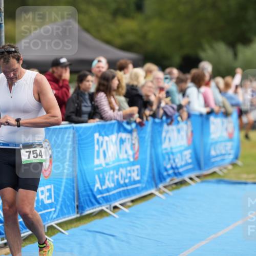 30.08.2026 - Elbe Triathlon Hamburg LAZAROV Photography http://msf.ph/oto/10028106 30.08.2026 11:28:06 Ziel 687, 754, 1068, 1103 meine-sportfotos.de