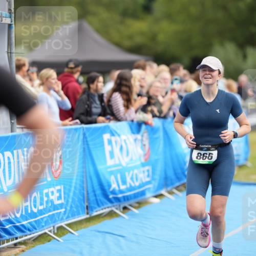 30.08.2026 - Elbe Triathlon Hamburg LAZAROV Photography http://msf.ph/oto/10028117 30.08.2026 11:28:37 Ziel 866, 1206 meine-sportfotos.de