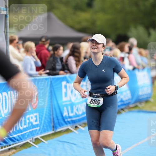 30.08.2026 - Elbe Triathlon Hamburg LAZAROV Photography http://msf.ph/oto/10028118 30.08.2026 11:28:38 Ziel 866 meine-sportfotos.de