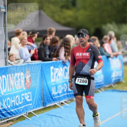 30.08.2026 - Elbe Triathlon Hamburg LAZAROV Photography http://msf.ph/oto/10028129 30.08.2026 11:29:23 Ziel 648, 749, 1280 meine-sportfotos.de